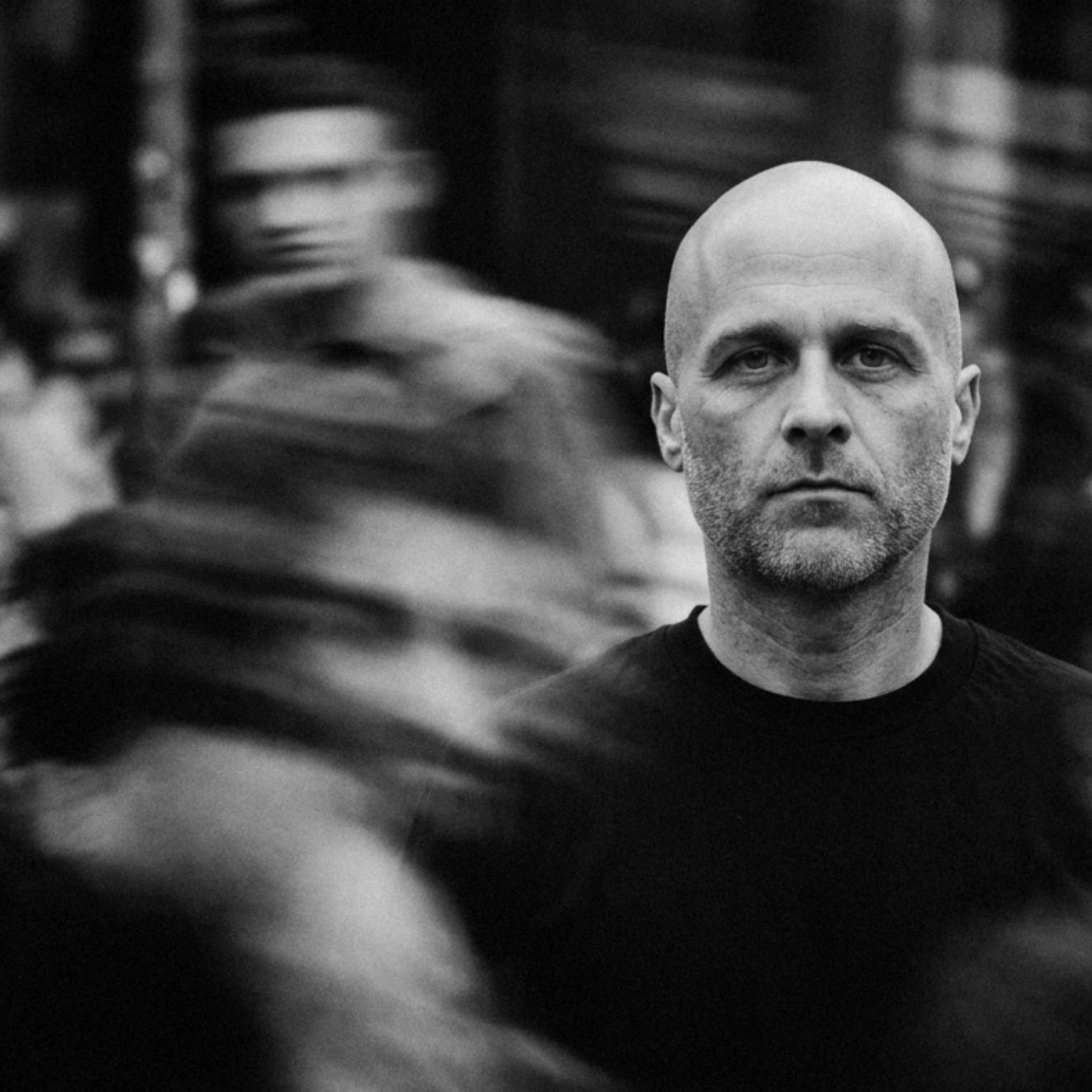 Retrato en blanco y negro de Rubén Martínez Cabo, director creativo de CULT